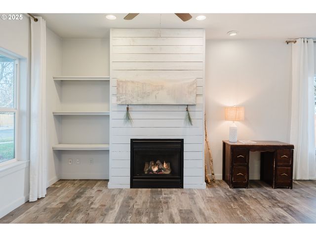 61142 BROOKHOLLOW Dr, Bend, OR 97702