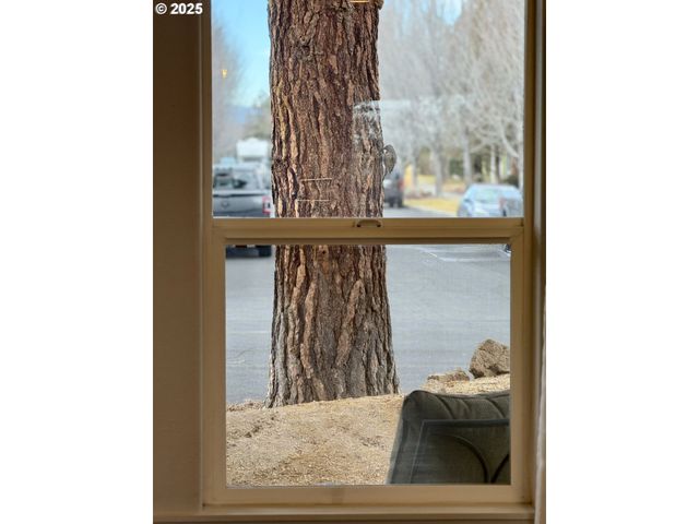 61142 BROOKHOLLOW Dr, Bend, OR 97702