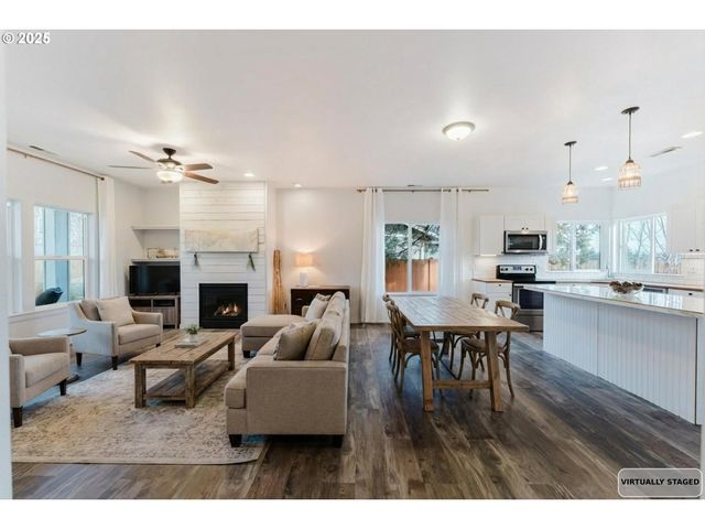 61142 BROOKHOLLOW Dr, Bend, OR 97702