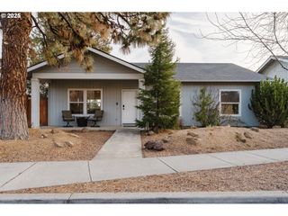 61142 BROOKHOLLOW Dr, Bend, OR 97702
