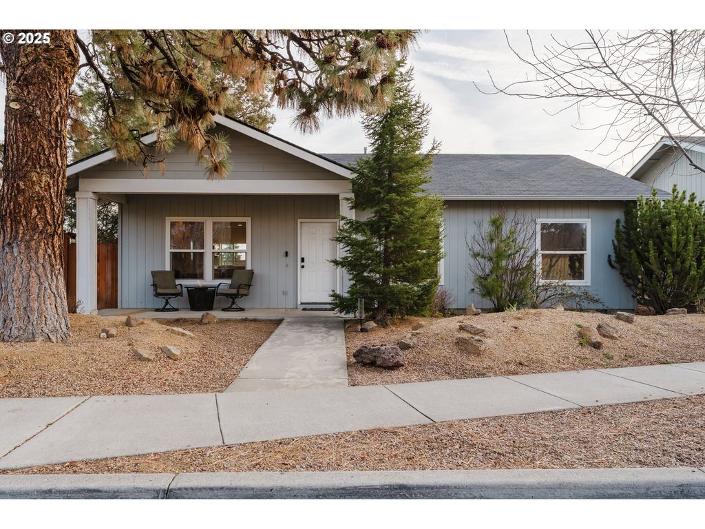 61142 BROOKHOLLOW Dr, Bend, OR 97702