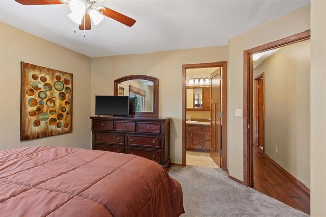 5570 APPLEWOOD COURT, Stevens Point, WI 54482