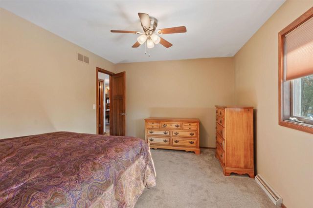 5570 APPLEWOOD COURT, Stevens Point, WI 54482