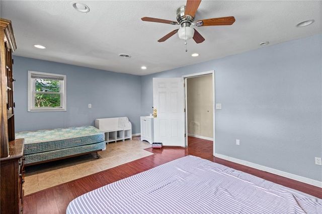 6203 N Main Street, Gladstone, MO 64118