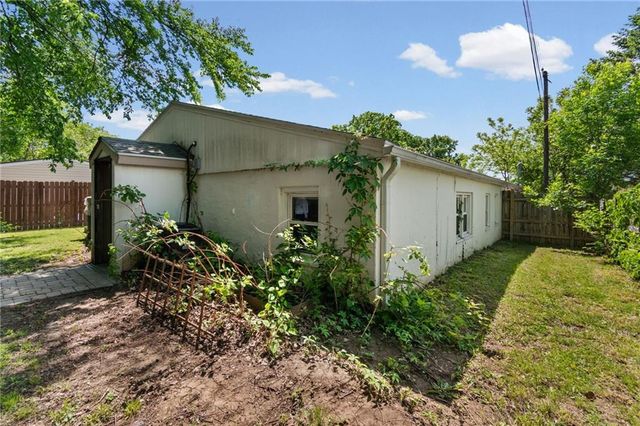 6203 N Main Street, Gladstone, MO 64118