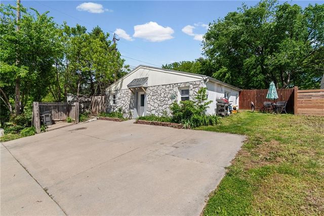 6203 N Main Street, Gladstone, MO 64118