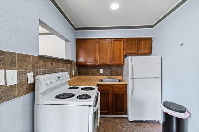 6203 N Main Street, Gladstone, MO 64118