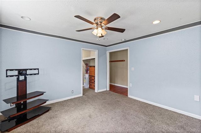 6203 N Main Street, Gladstone, MO 64118