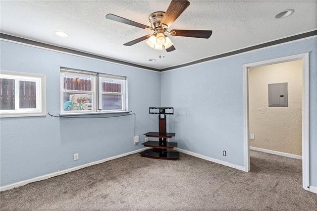 6203 N Main Street, Gladstone, MO 64118