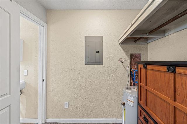 6203 N Main Street, Gladstone, MO 64118