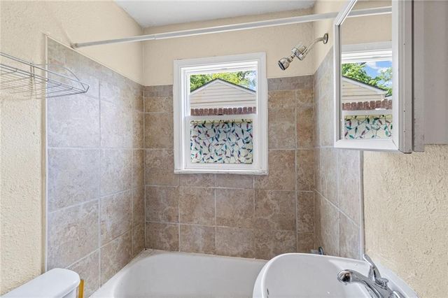 6203 N Main Street, Gladstone, MO 64118