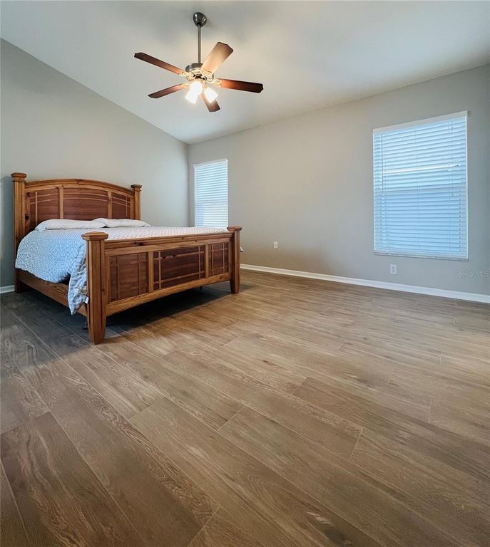 Image 16 of property listing at 18564 KINGBIRD DRIVE, Lutz, FL 33558