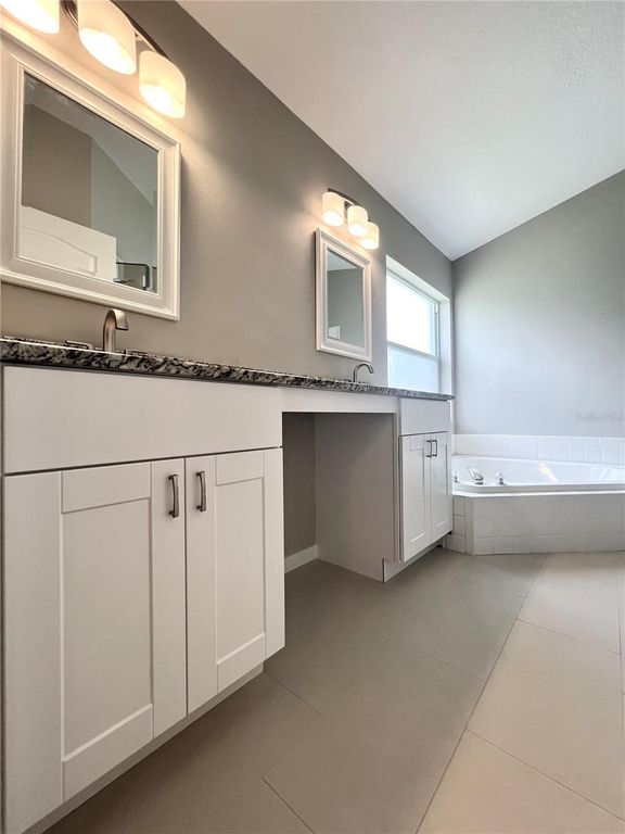 Image 17 of property listing at 18564 KINGBIRD DRIVE, Lutz, FL 33558