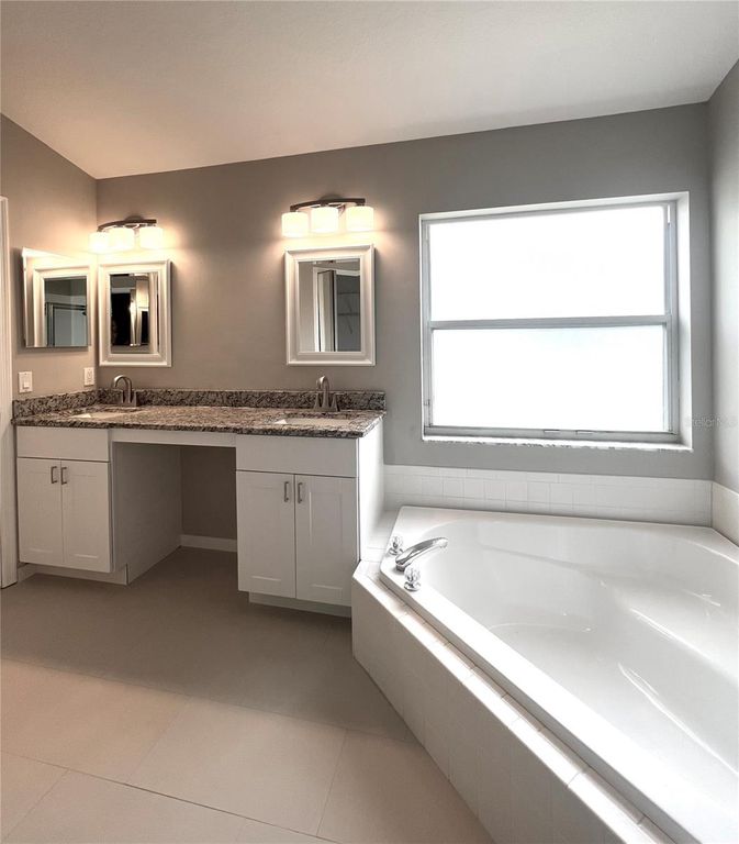 Image 18 of property listing at 18564 KINGBIRD DRIVE, Lutz, FL 33558