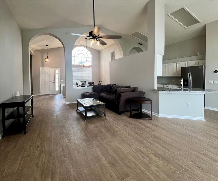 Image 8 of property listing at 18564 KINGBIRD DRIVE, Lutz, FL 33558
