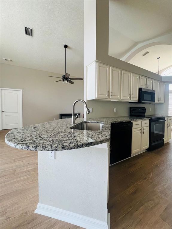 Image 9 of property listing at 18564 KINGBIRD DRIVE, Lutz, FL 33558