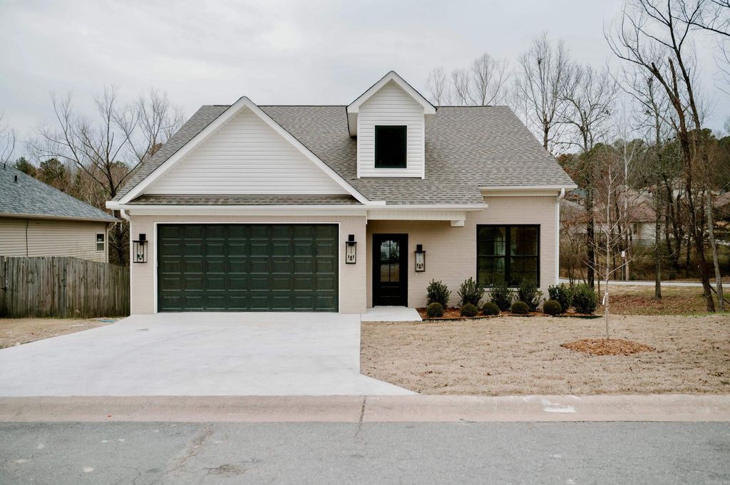 5701 John Hancock Dr, Benton, AR 72019