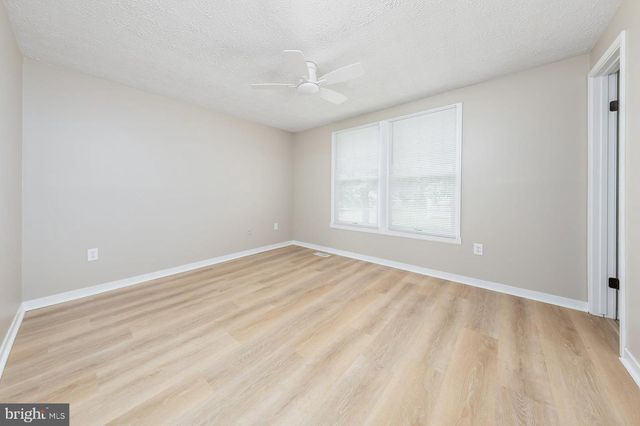 97 N QUEEN, West Deptford, NJ 08086