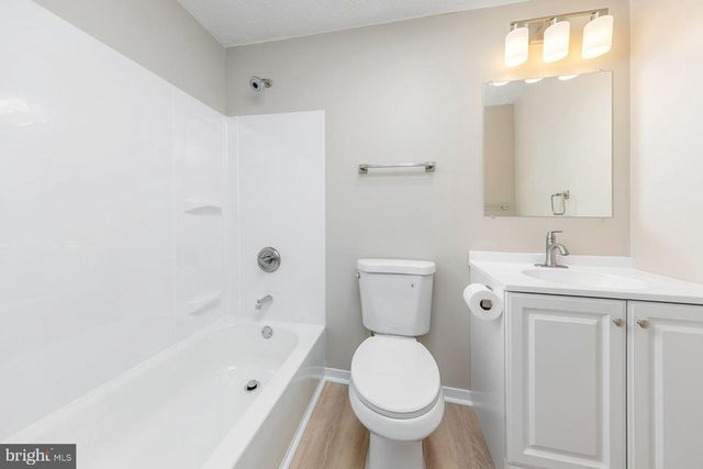 97 N QUEEN, West Deptford, NJ 08086