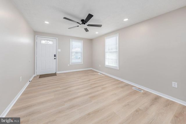 97 N QUEEN, West Deptford, NJ 08086