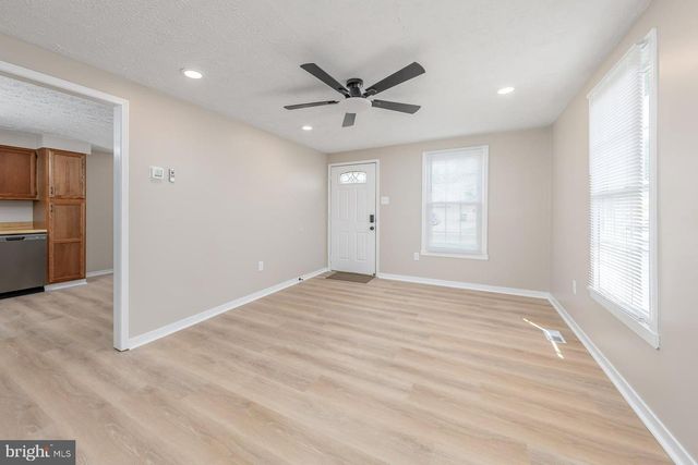 97 N QUEEN, West Deptford, NJ 08086