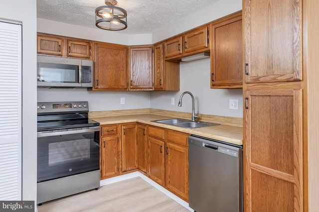 97 N QUEEN, West Deptford, NJ 08086