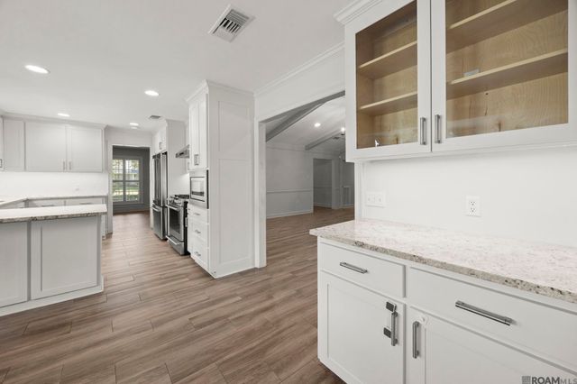 4242 Pine Park Dr, Baton Rouge, LA 70809