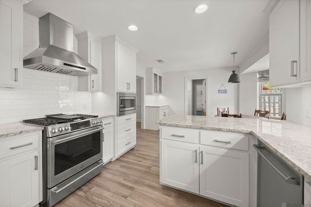 4242 Pine Park Dr, Baton Rouge, LA 70809