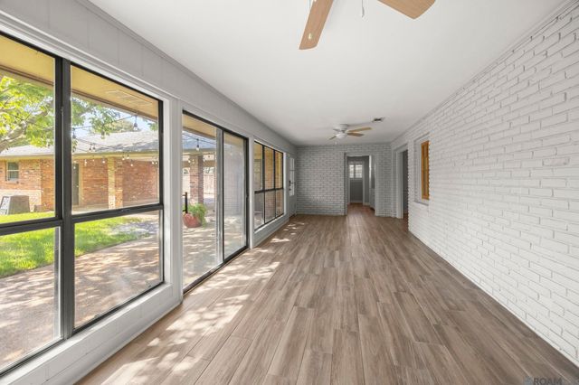 4242 Pine Park Dr, Baton Rouge, LA 70809