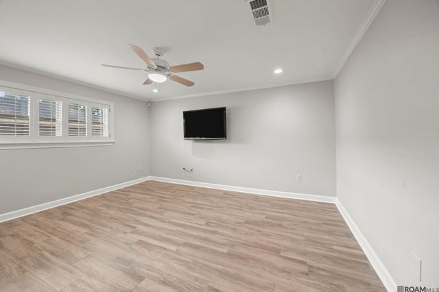 4242 Pine Park Dr, Baton Rouge, LA 70809