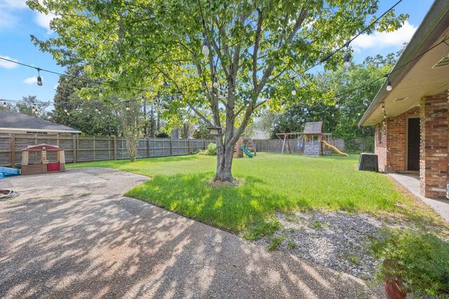 4242 Pine Park Dr, Baton Rouge, LA 70809