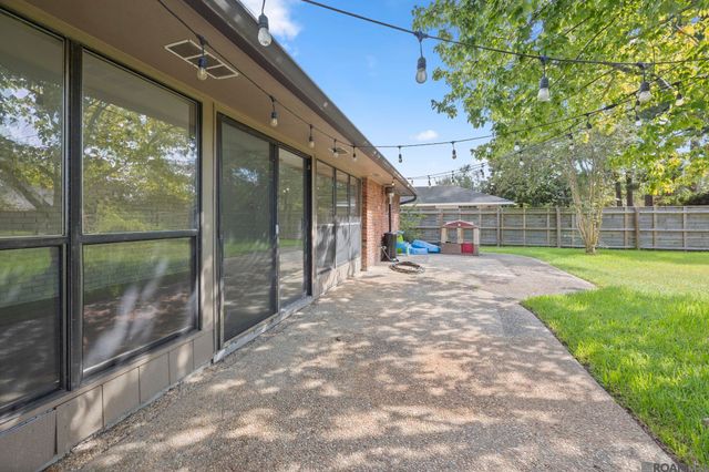 4242 Pine Park Dr, Baton Rouge, LA 70809