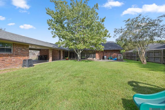 4242 Pine Park Dr, Baton Rouge, LA 70809