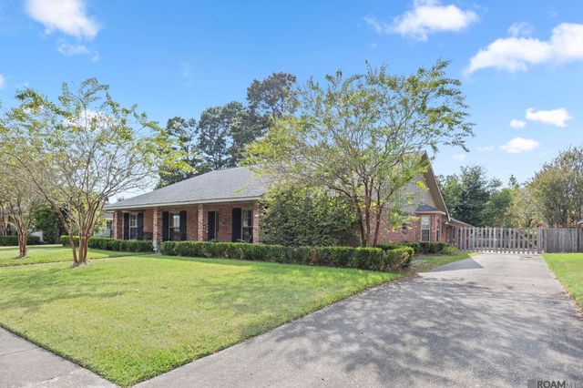 4242 Pine Park Dr, Baton Rouge, LA 70809