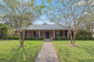 4242 Pine Park Dr, Baton Rouge, LA 70809