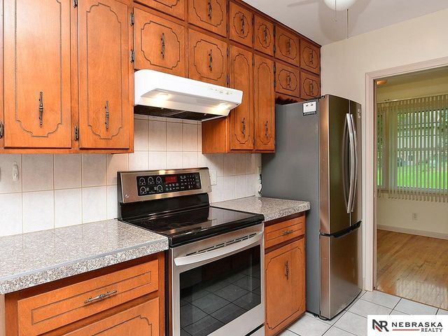 9820 Poppleton Avenue, Omaha, NE 68124