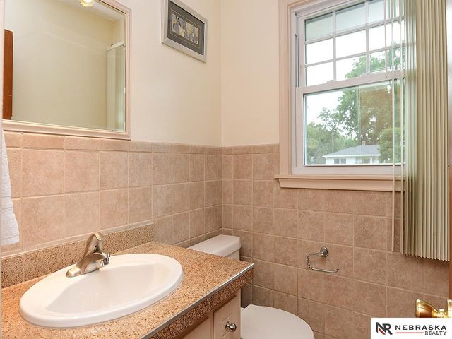 9820 Poppleton Avenue, Omaha, NE 68124