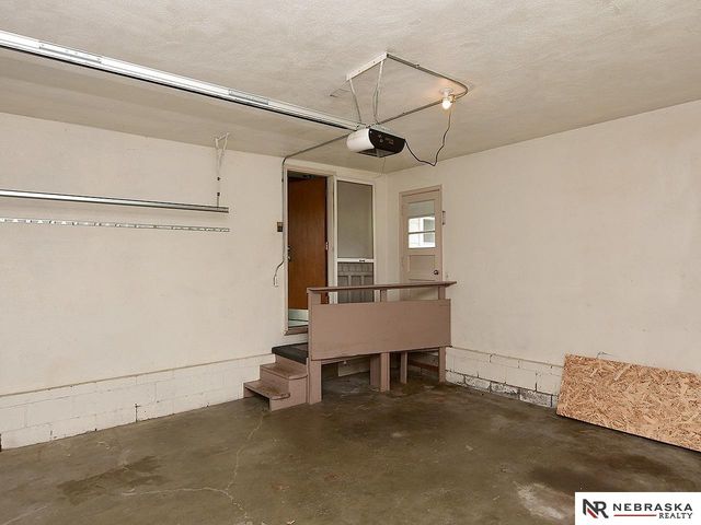 9820 Poppleton Avenue, Omaha, NE 68124