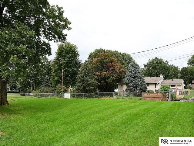 9820 Poppleton Avenue, Omaha, NE 68124