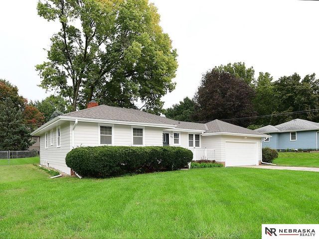 9820 Poppleton Avenue, Omaha, NE 68124
