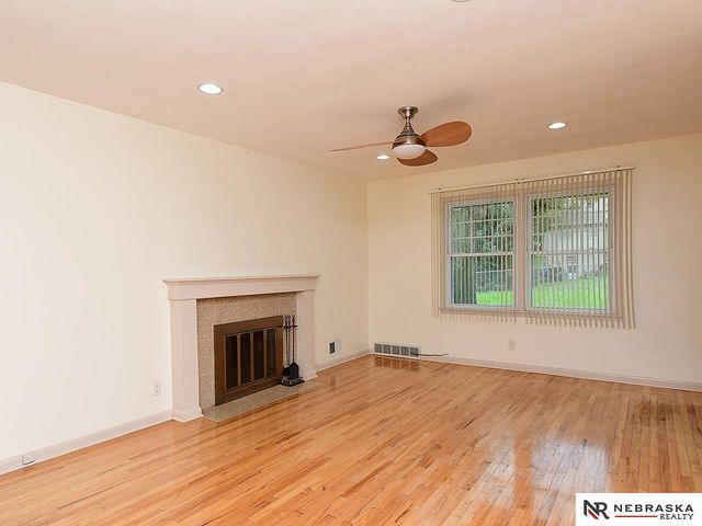 9820 Poppleton Avenue, Omaha, NE 68124