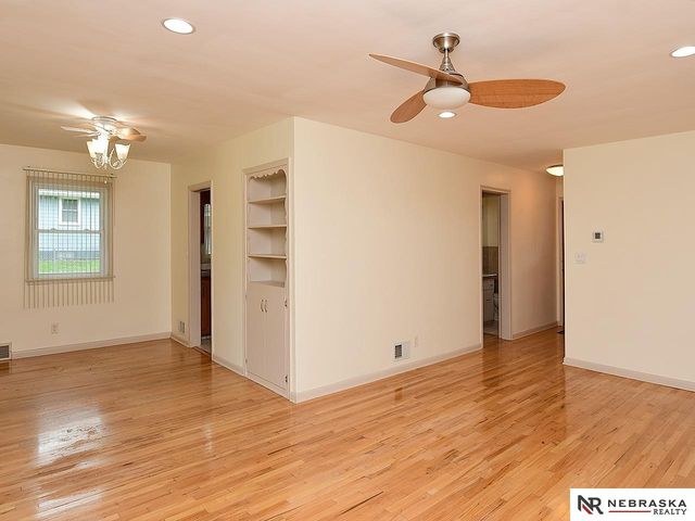 9820 Poppleton Avenue, Omaha, NE 68124