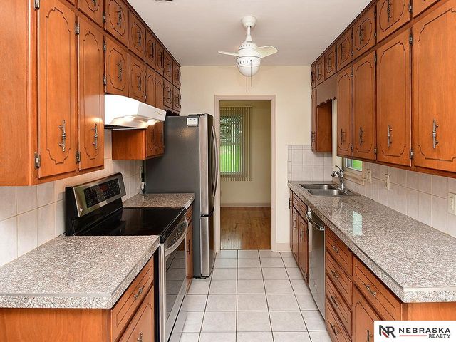 9820 Poppleton Avenue, Omaha, NE 68124