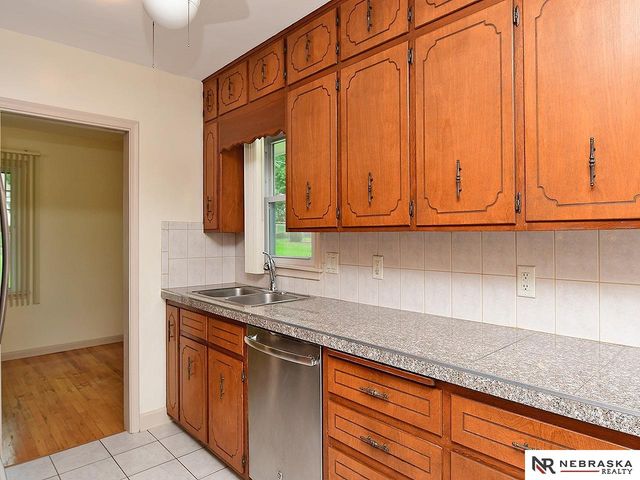 9820 Poppleton Avenue, Omaha, NE 68124