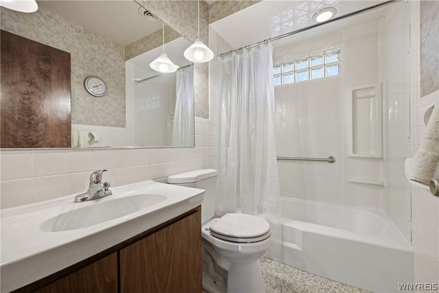 48 Century Drive, West Seneca, NY 14224