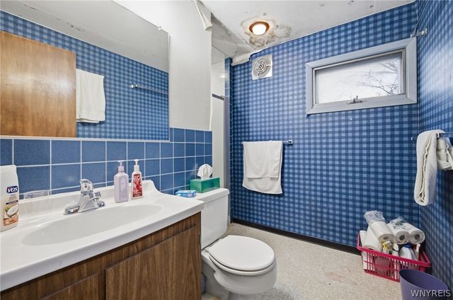 48 Century Drive, West Seneca, NY 14224