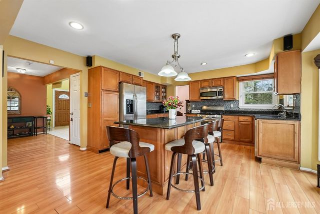 9 Chipwood Lane, North Brunswick, NJ 08902