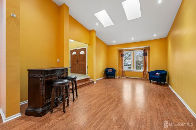 9 Chipwood Lane, North Brunswick, NJ 08902