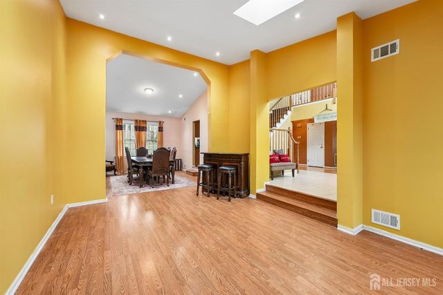 9 Chipwood Lane, North Brunswick, NJ 08902