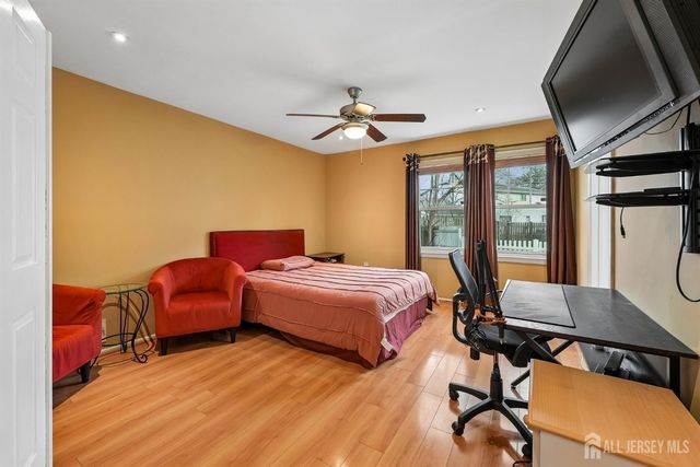 9 Chipwood Lane, North Brunswick, NJ 08902